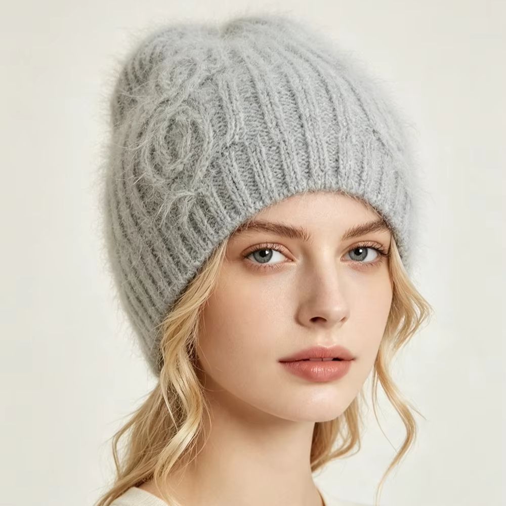 Women Fashion Names - Ожерелье с подвеской в виде футбольного