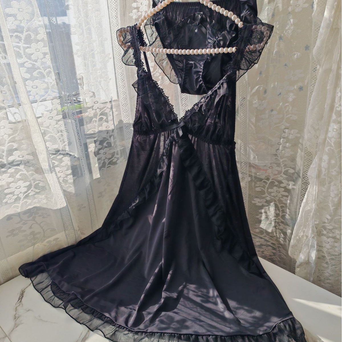 Женский комплект из черной шел – обзор и цена Spaghetti Strap Dress